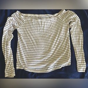 Arizona Jean Co scoop neck top.  Size L Light weight.  Elastic in neckline.